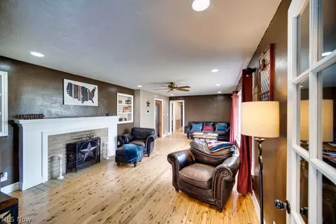 1015 N Pasadena Ave, Elyria, OH 44035 photo 4