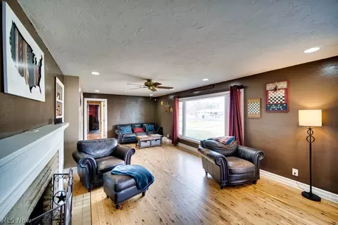 1015 N Pasadena Ave, Elyria, OH 44035 photo 5