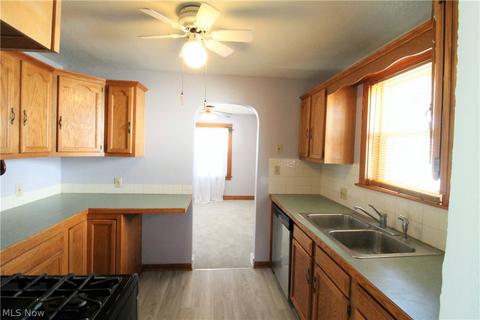 1071 Murray Ave, Akron, OH 44310 photo 10