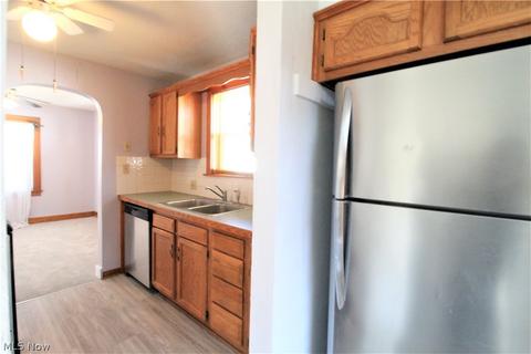 1071 Murray Ave, Akron, OH 44310 photo 9