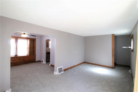 1071 Murray Ave, Akron, OH 44310 photo 3