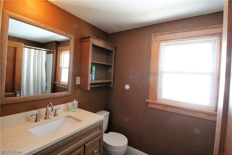 1071 Murray Ave, Akron, OH 44310 photo 12