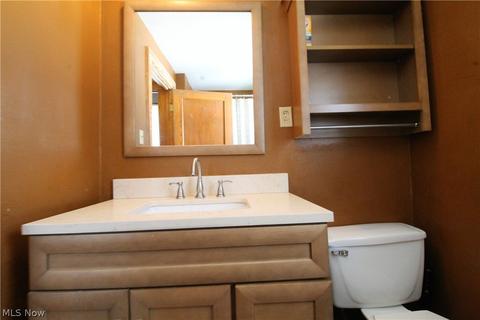 1071 Murray Ave, Akron, OH 44310 photo 13