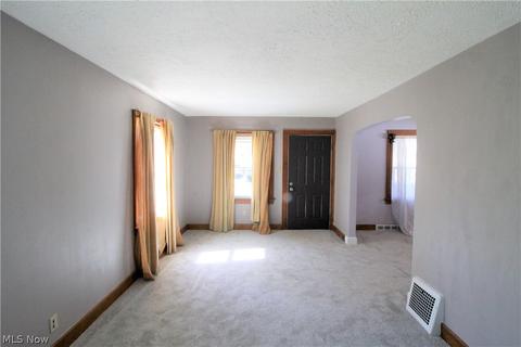 1071 Murray Ave, Akron, OH 44310 photo 5