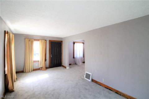 1071 Murray Ave, Akron, OH 44310 photo 4