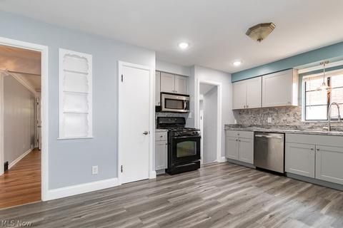 394 E 200th St, Euclid, OH 44119 photo 7