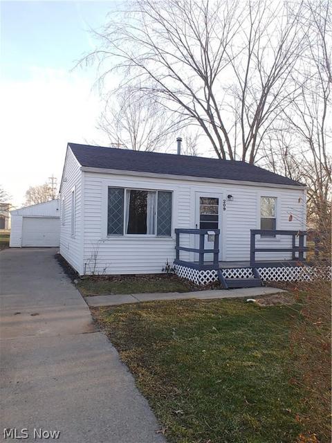 209 Clinton Ave, Elyria, OH 44035 photo 1