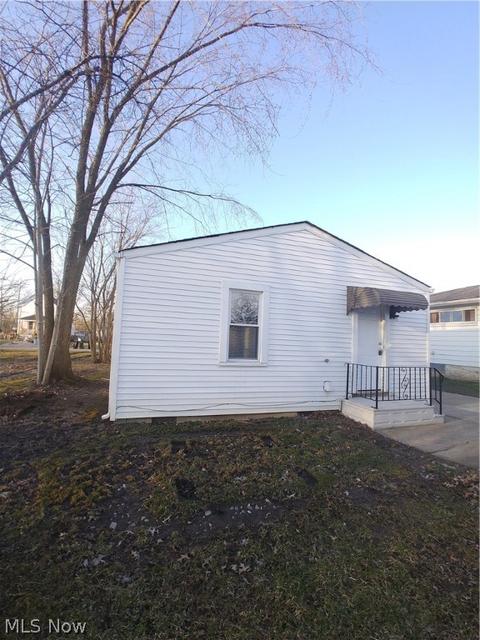 209 Clinton Ave, Elyria, OH 44035 photo 17