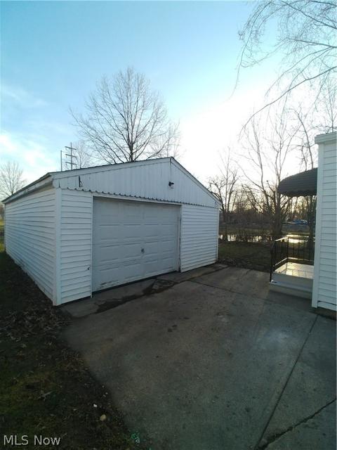 209 Clinton Ave, Elyria, OH 44035 photo 16