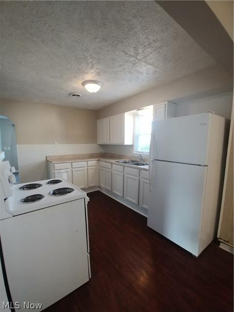 209 Clinton Ave, Elyria, OH 44035 photo 3