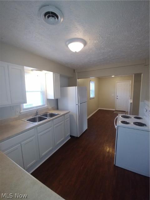 209 Clinton Ave, Elyria, OH 44035 photo 2