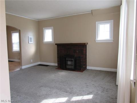 231 13th St, Elyria, OH 44035 photo 2