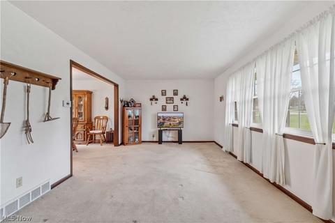 795 Robin Dr, Wadsworth, OH 44281 photo 2
