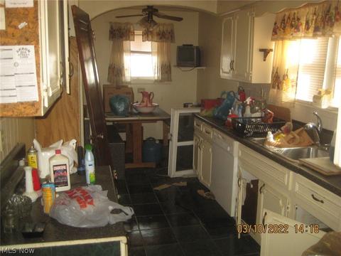721 Carpenter St, Akron, OH 44310 photo 5