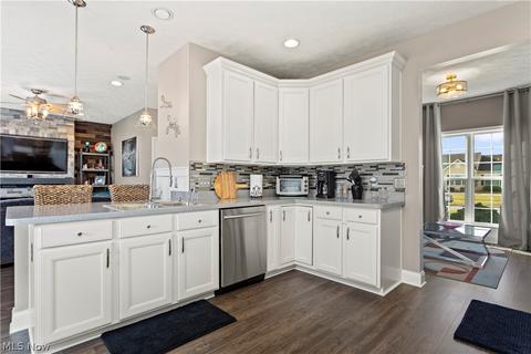 3914 Courtyard Dr, Lorain, OH 44053 photo 4