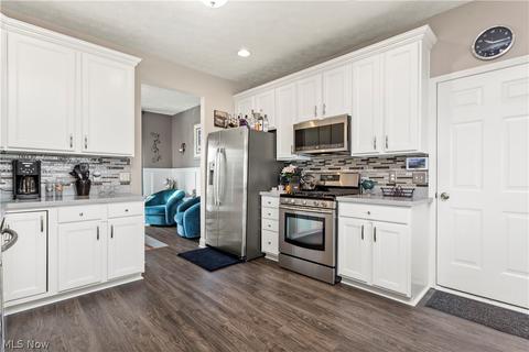 3914 Courtyard Dr, Lorain, OH 44053 photo 3