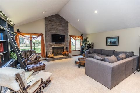 890 Joyce Rd, Mayfield, OH 44143 photo 2
