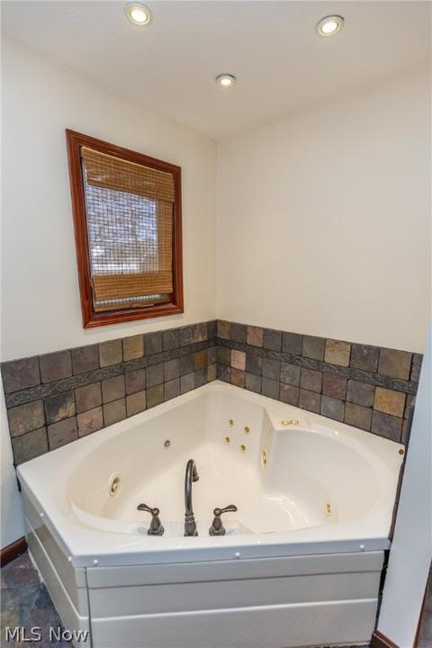890 Joyce Rd, Mayfield, OH 44143 photo 23