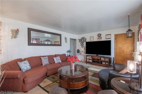 42 Moore Rd, Akron, OH 44319 photo 7