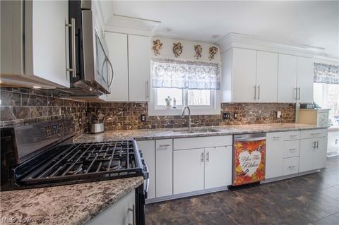 42 Moore Rd, Akron, OH 44319 photo 9