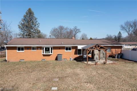 42 Moore Rd, Akron, OH 44319 photo 3