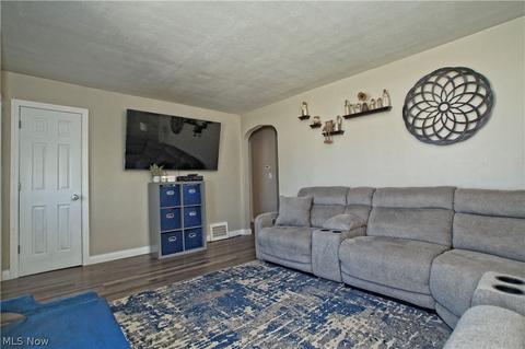 444 E 329th St, Willowick, OH 44095 photo 4