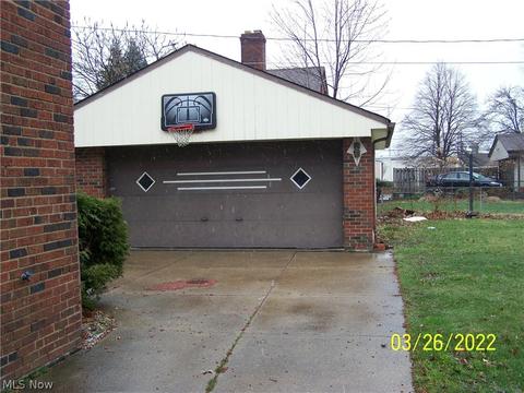 2714 Brookview Blvd, Parma, OH 44134 photo 2