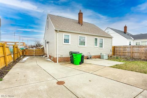 832 E 218th St, Euclid, OH 44119 photo 5