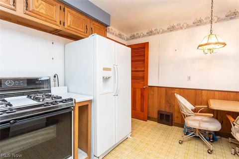 832 E 218th St, Euclid, OH 44119 photo 9