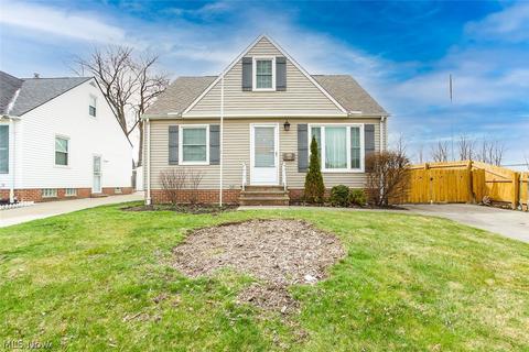 832 E 218th St, Euclid, OH 44119 photo 2