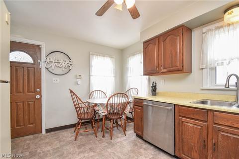 630 Como St, Struthers, OH 44471 photo 10