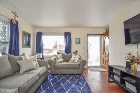 630 Como St, Struthers, OH 44471 photo 5