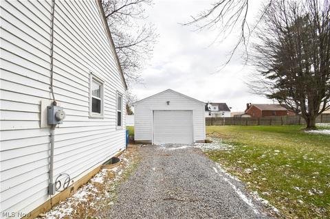 630 Como St, Struthers, OH 44471 photo 24