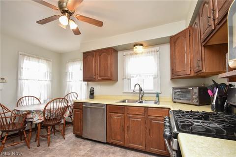 630 Como St, Struthers, OH 44471 photo 7