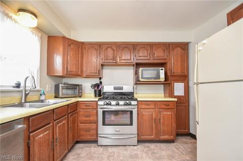 630 Como St, Struthers, OH 44471 photo 9