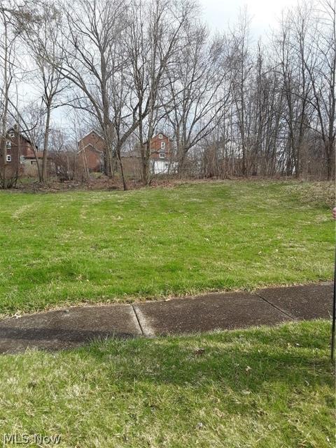 332 Devitt, Campbell, OH 44405 photo 1