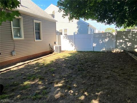 5907 Forest Ave, Parma, OH 44129 photo 2