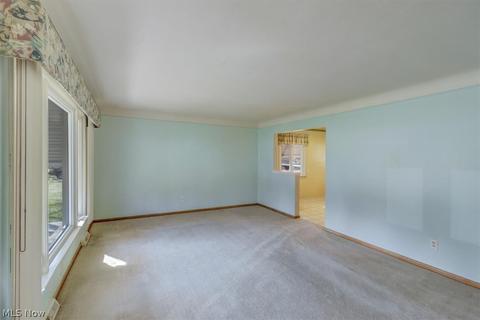 9060 Tracy Trl, Parma, OH 44130 photo 5