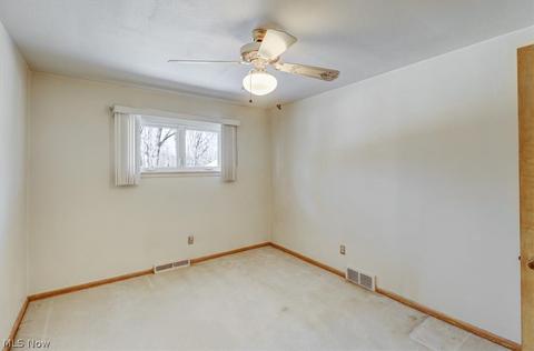 9060 Tracy Trl, Parma, OH 44130 photo 12