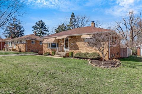 9060 Tracy Trl, Parma, OH 44130 photo 3