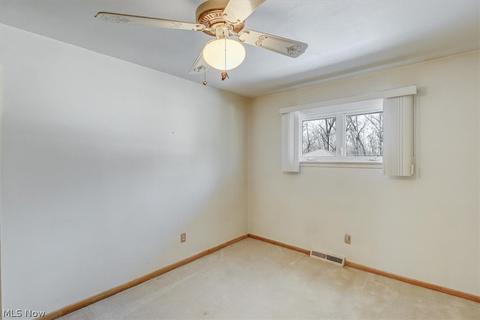 9060 Tracy Trl, Parma, OH 44130 photo 13