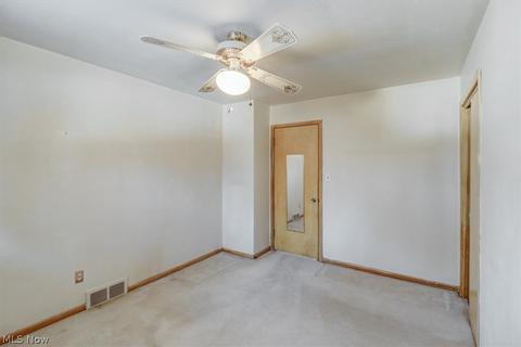 9060 Tracy Trl, Parma, OH 44130 photo 14