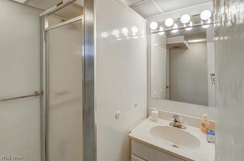 9060 Tracy Trl, Parma, OH 44130 photo 33