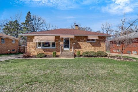 9060 Tracy Trl, Parma, OH 44130 photo 1