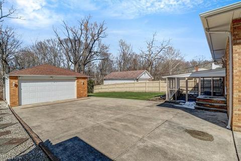 9060 Tracy Trl, Parma, OH 44130 photo 34