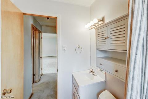 9060 Tracy Trl, Parma, OH 44130 photo 19