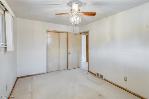 9060 Tracy Trl, Parma, OH 44130 photo 16