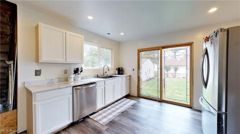 301 E 270th St, Euclid, OH 44132 photo 2