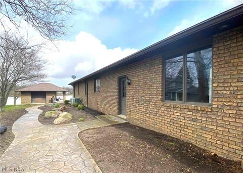 731 Beach Dr, Willard, OH 44890 photo 2