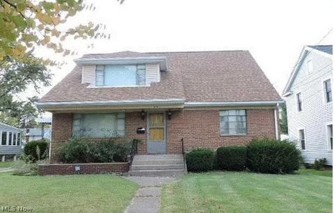 1020 Dan St, Akron, OH 44310 photo 1